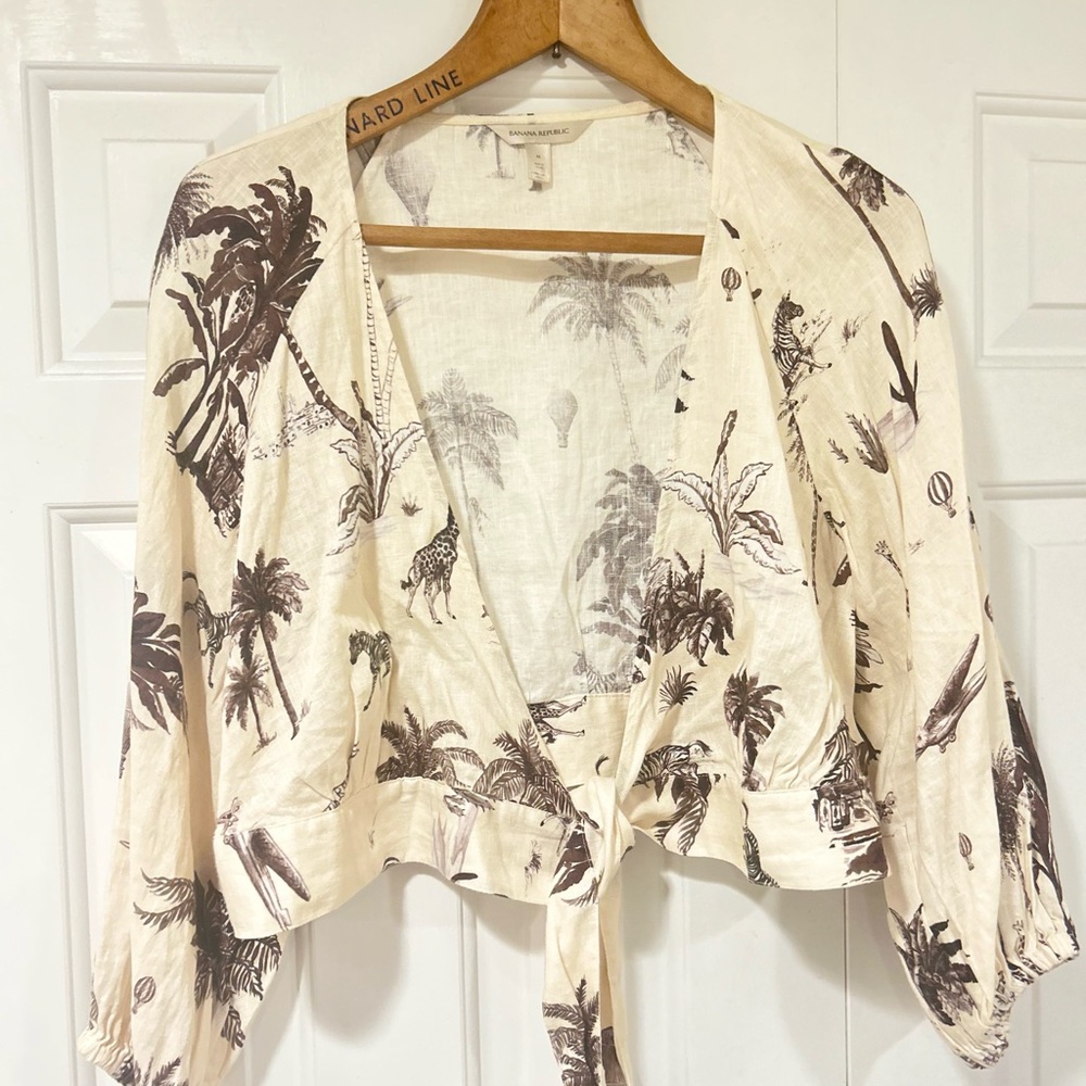 Banana Republic White and Gray Tropical Blouse